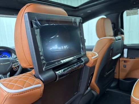 New 2026 Chrysler Pacifica Pinnacle w/ Trailer Tow Group image 14