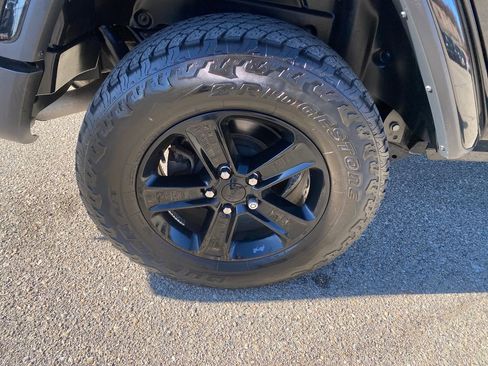 Used 2023 Jeep Wrangler Sahara image 32