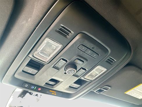 Used 2021 Chevrolet Tahoe High Country w/ Premium Package image 21