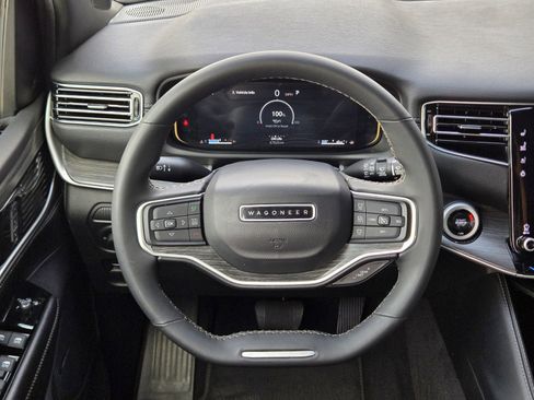 Used 2024 Jeep Wagoneer L Series II image 14