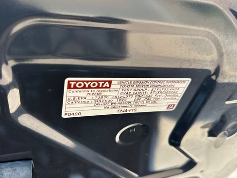 Certified 2025 Toyota Tacoma SR5 AWD/4WD image 35