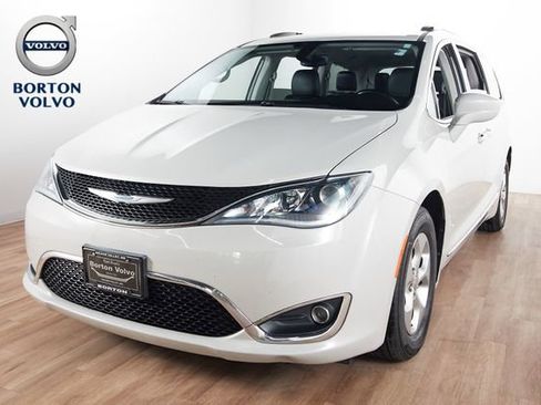 Used 2017 Chrysler Pacifica Touring-L Plus FWD image 1