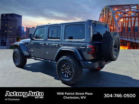 Used 2025 Jeep Wrangler Unlimited Rubicon AWD/4WD image 5