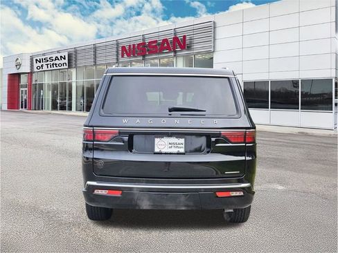 Used 2024 Jeep Wagoneer L Series II w/ Flexible Seating Group RWD image 5