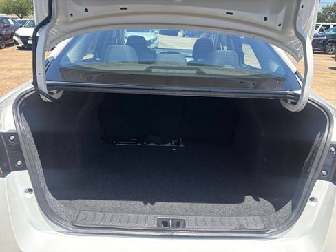 Used 2025 Nissan Versa SV FWD image 29