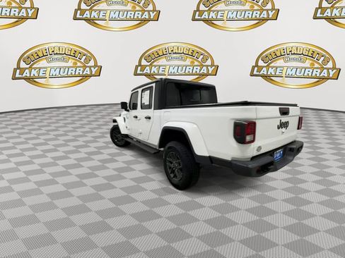 Used 2024 Jeep Gladiator Sport AWD/4WD image 9