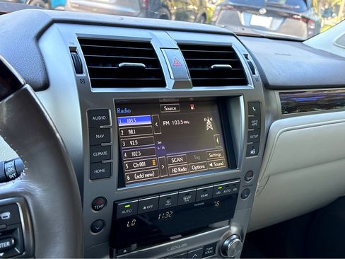 Used 2017 Lexus GX 460 image 11