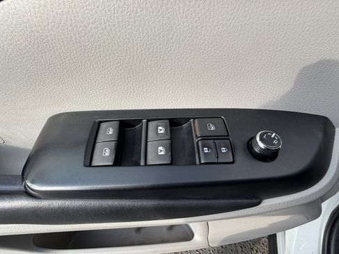 Used 2018 Toyota Highlander XLE FWD image 14