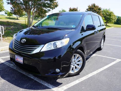 Used 2012 Toyota Sienna XLE AWD/4WD image 4