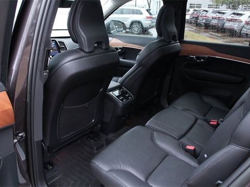 Used 2023 Volvo XC90 B6 Plus image 37