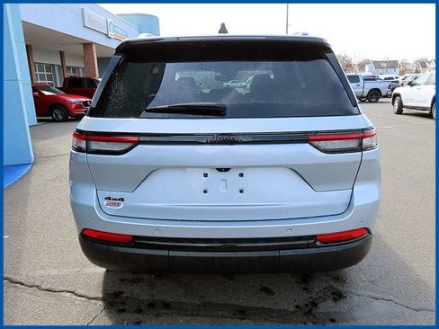 Used 2023 Jeep Grand Cherokee Altitude image 6