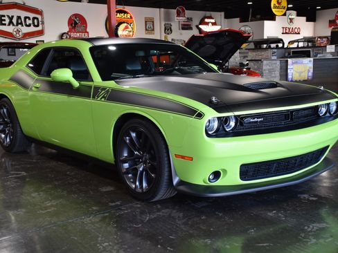 Used 2023 Dodge Challenger R/T w/ T/A Package RWD image 2