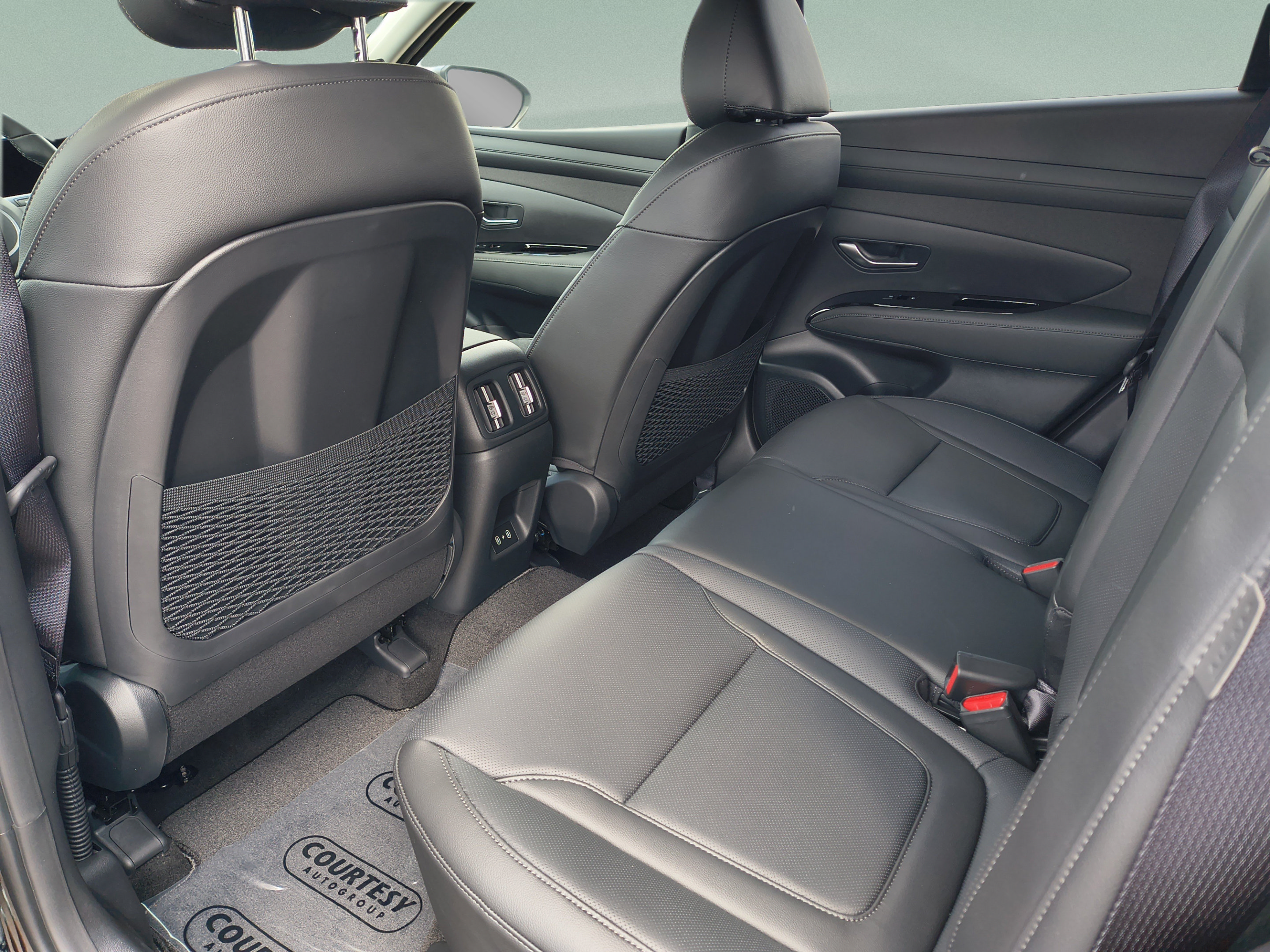 New 2026 Hyundai Tucson Limited FWD image 18
