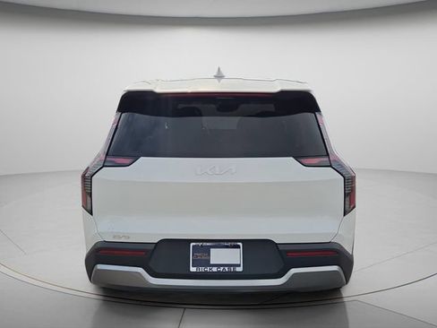 Used 2024 Kia EV9 Light Long Range RWD image 5