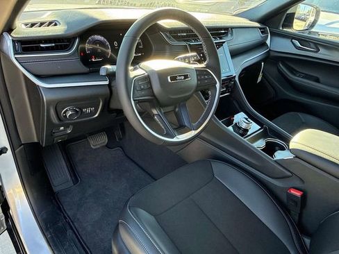 New 2025 Jeep Grand Cherokee L Altitude RWD image 15