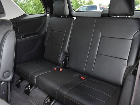 Used 2020 Chevrolet Traverse LT w/ LT Premium Package AWD/4WD image 25