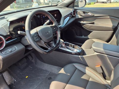 New 2025 Chevrolet Trax RS image 11