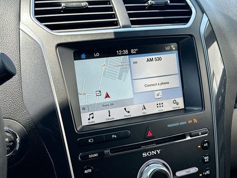 Used 2018 Ford Explorer Limited w/ Ford Safe & Smart Package FWD image 13