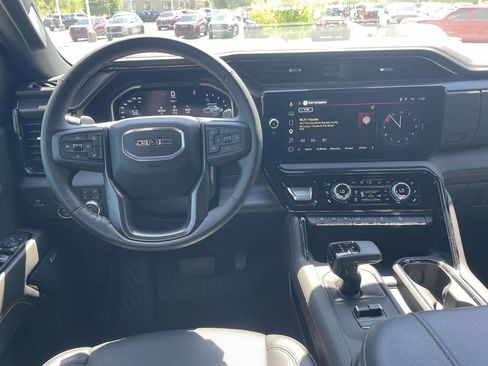 Used 2024 GMC Sierra 1500 AT4 w/ Technology Package AWD/4WD image 12