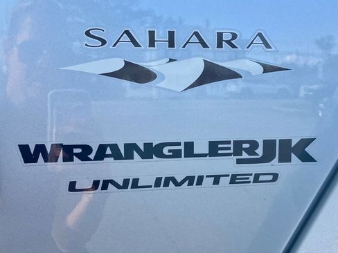 Used 2018 Jeep Wrangler Unlimited Sahara w/ Connectivity Group image 6