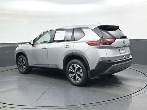 Used 2023 Nissan Rogue SV image 6