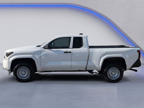 Used 2024 Toyota Tacoma SR image 5