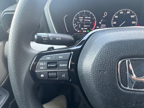 Used 2023 Honda Pilot LX image 17