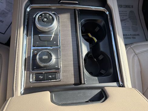 Used 2024 Ford Expedition Limited AWD/4WD image 23