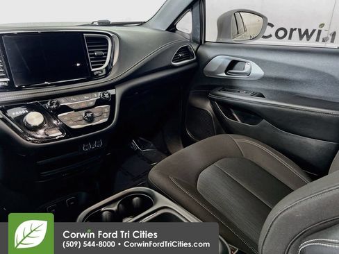 Used 2021 Chrysler Pacifica Touring w/ S Appearance Package FWD image 26