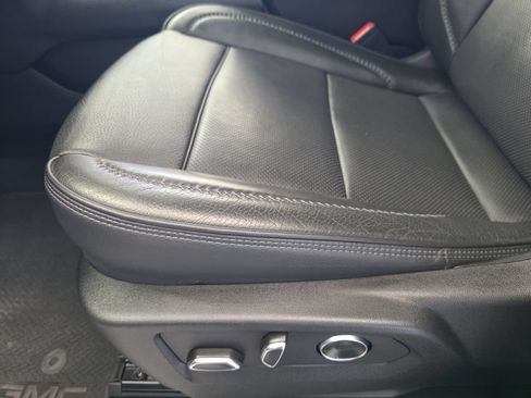 Used 2024 GMC Yukon Denali RWD image 21