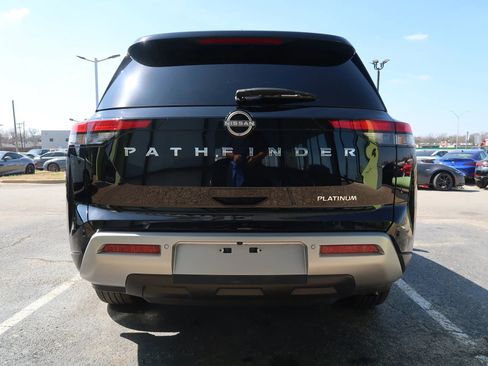 Used 2024 Nissan Pathfinder Platinum w/ Cargo Package image 9