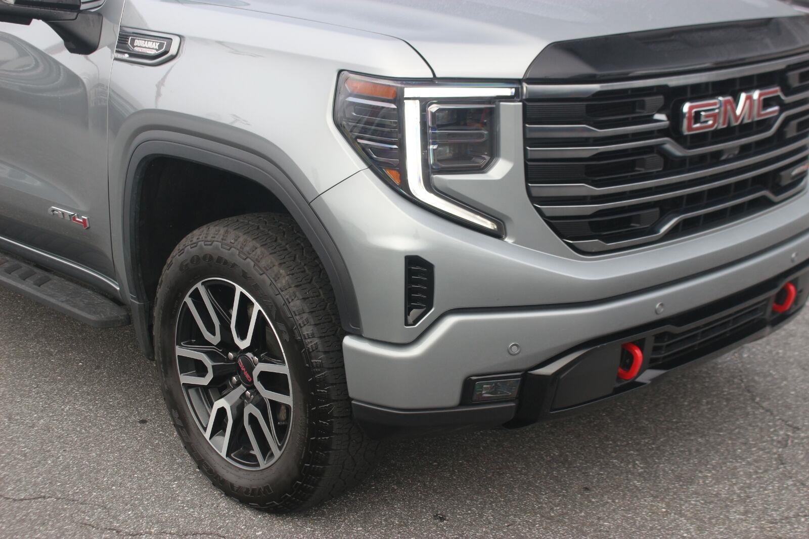 Used 2025 GMC Sierra 1500 AT4 w/ AT4 Premium Package AWD/4WD image 9