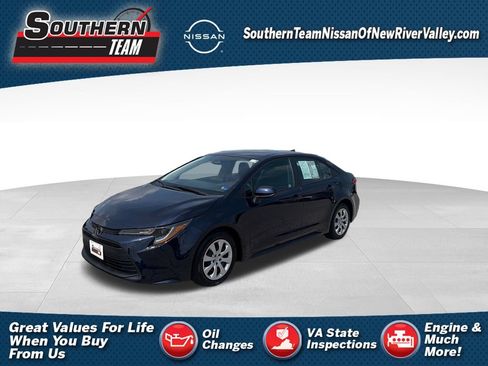 Used 2025 Toyota Corolla LE FWD image 1