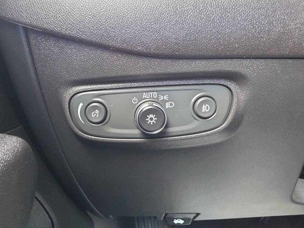 Certified 2024 Chevrolet Equinox Premier AWD/4WD image 10
