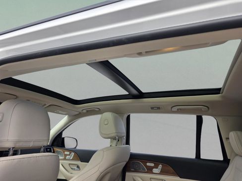 Used 2022 Mercedes-Benz GLS 450 4MATIC image 18