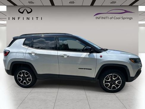 Used 2025 Jeep Compass Trailhawk w/ Trailer Tow Group AWD/4WD image 8