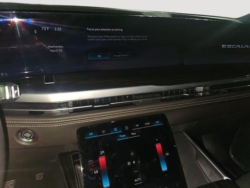 Used 2025 Cadillac Escalade ESV Luxury RWD image 6