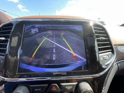 Used 2020 Jeep Grand Cherokee Overland AWD/4WD image 15