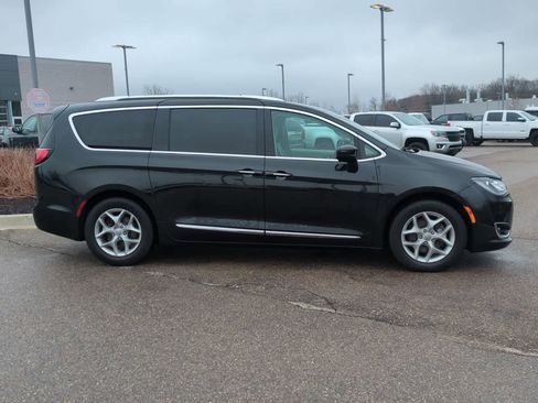 Used 2018 Chrysler Pacifica Touring-L Plus w/ Tire & Wheel Group FWD image 5