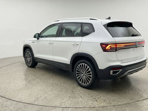 Used 2025 Volkswagen Taos SE image 6