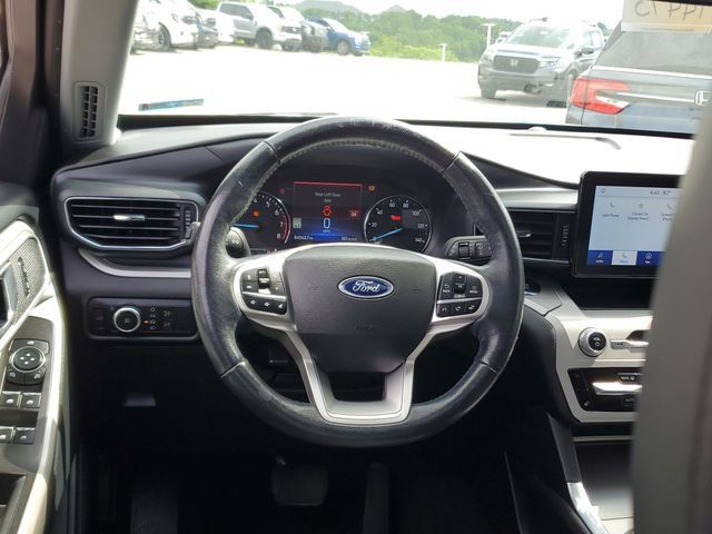 Used 2023 Ford Explorer XLT w/ Equipment Group 202A AWD/4WD image 11