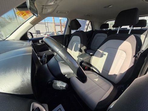 Used 2021 Hyundai Venue SEL image 10