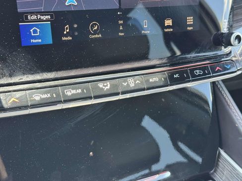 Used 2022 Jeep Wagoneer Series II AWD/4WD image 30