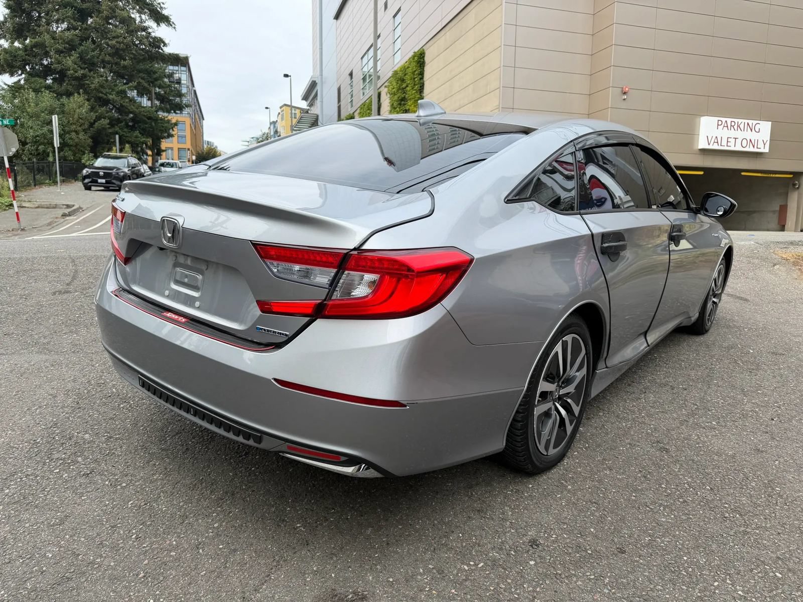 Used 2019 Honda Accord Hybrid image 6