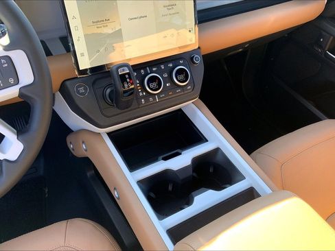 New 2026 Land Rover Defender 110 X-Dynamic SE image 7