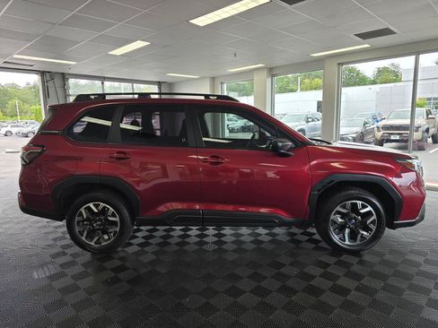 Used 2025 Subaru Forester AWD/4WD image 2