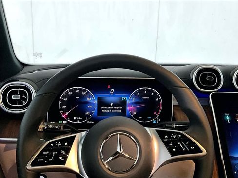 Used 2024 Mercedes-Benz GLC 300 4MATIC image 26
