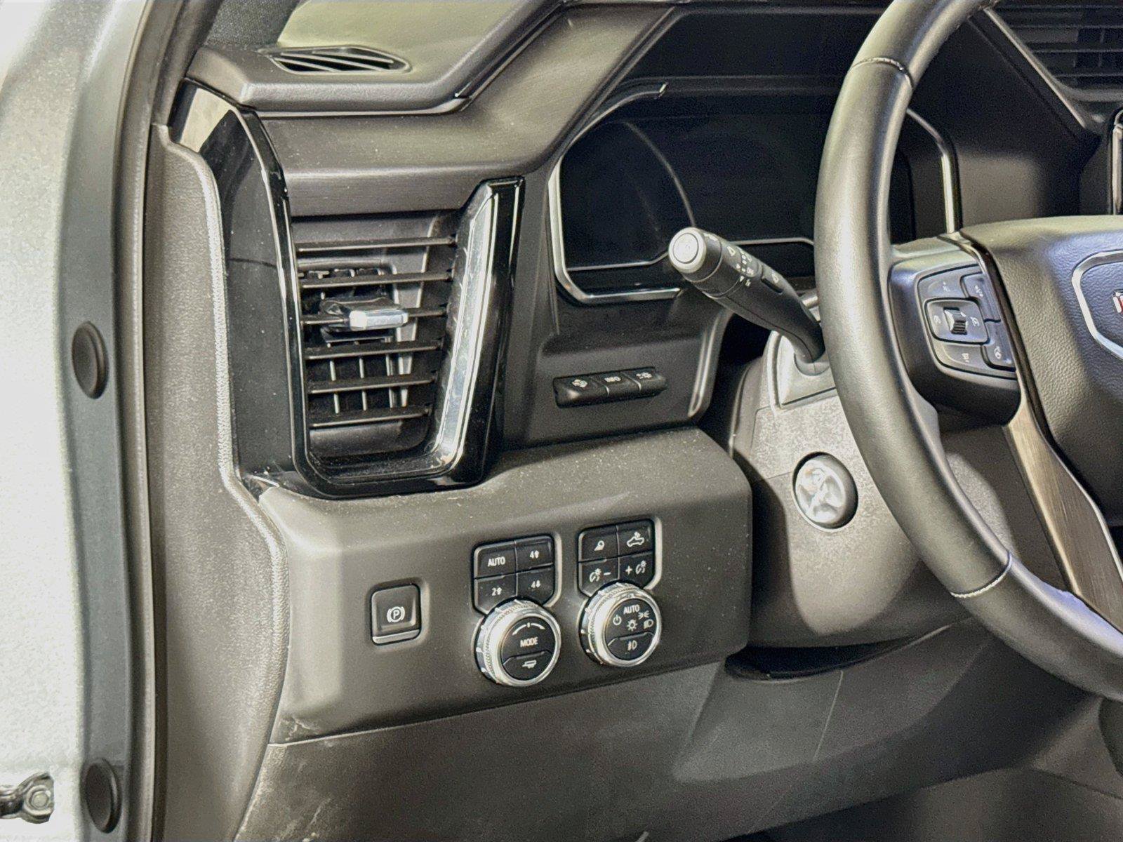 Used 2024 GMC Sierra 1500 AT4 w/ Technology Package AWD/4WD image 8