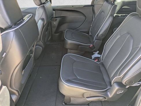 New 2026 Chrysler Pacifica Limited AWD/4WD image 16