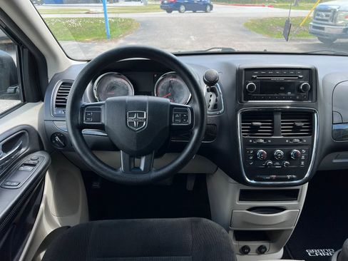 Used 2016 Dodge Grand Caravan SE w/ Quick Order Package 29E SE image 18